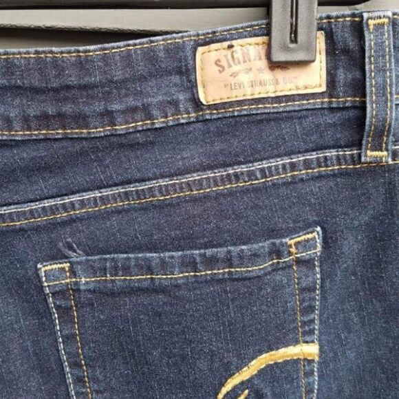 Levi's Signature Mid Rise Straight Jeans Size 14 - Picture 4 of 10
